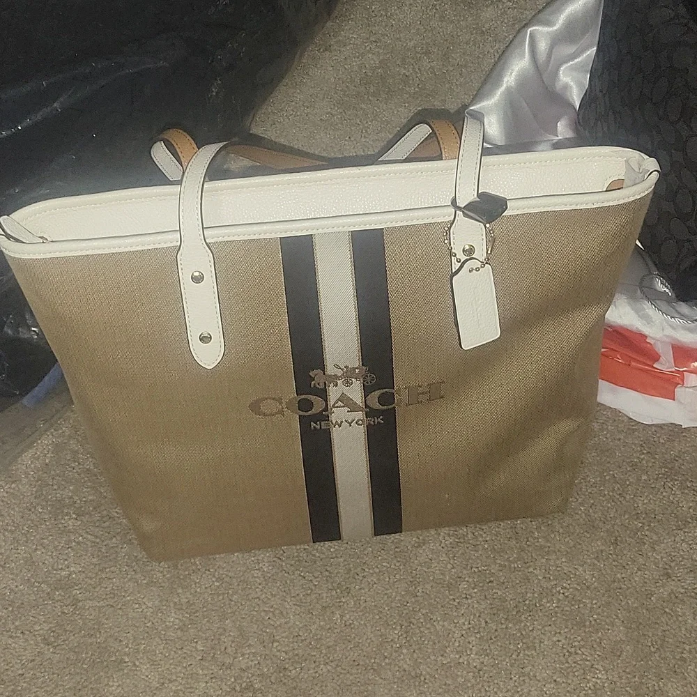 Coach Purse - Picture 6 of 7